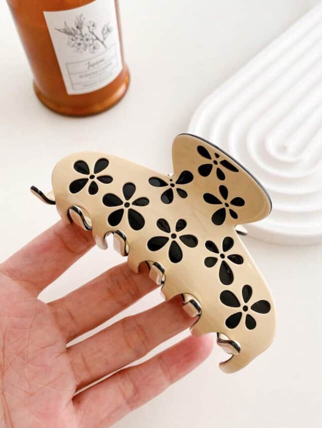 Fashionable & Elegant Floral Cutout Hair Claw