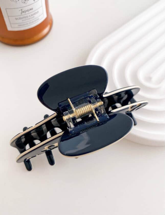 Fashionable & Elegant Floral Cutout Hair Claw