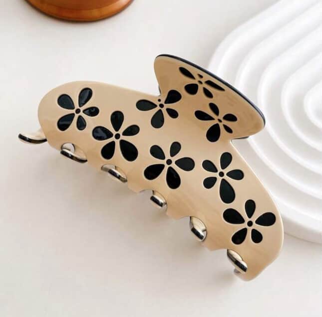Fashionable & Elegant Floral Cutout Hair Claw