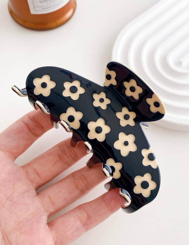 Fashionable & Elegant Floral Cutout Hair Claw